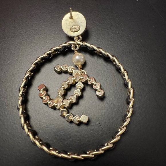 LE Rare Chanel CC Leather Quilted Pearl & Crystal Large Hoop Gold Earrings - Picture 2 of 3